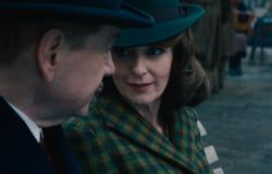 Kenneth Branagh as Hercule Poirot and Tina Fey as Ariadne Oliver in A Haunting in Venice