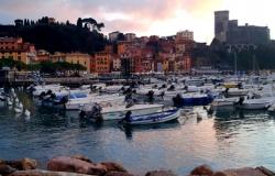 Bay of Poets, Ligurian sea; Lerici, boats and the castle