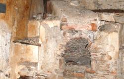 A Old Farm House to be restored in the Historical Center of Santa Domenica Talao 10