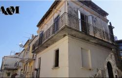 Beautiful 4 storeys in the historical center 0
