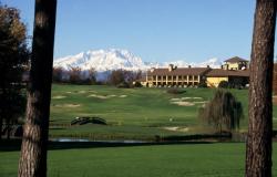 Luxury Villa in the Prestigious Golf Conturbia 12
