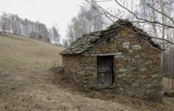 Stone cottage with panoramic view 0
