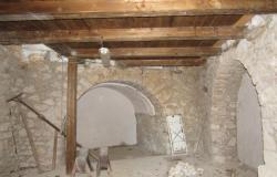 Stone town house with garden for sale in Abruzzo