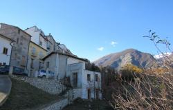 Stone town house with garden for sale in Abruzzo