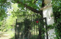 House with lake for sale at Casoli Abruzzo Italy