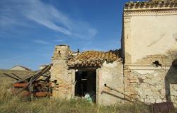 Ruin of 180 sqm with 1000sqm of land in a beautiful and panoramic position.  8