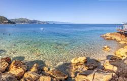 CHANGE YOUR LIFE: TAKE OVER YOUR EXCLUSIVE BEACH RESORT IN THE LIGURIAN RIVIERA! 0