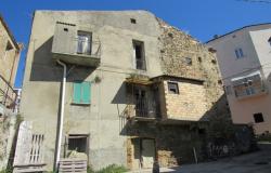 Ruin of 300sqm, dating back to 1850s, in the center of this lively village, full or original character. 5