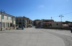 Ruin of 300sqm, dating back to 1850s, in the center of this lively village, full or original character. 6
