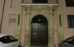 200 year old apartment in a local historic build, completely restored, and finished with amazing character. 4