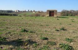 Flat building land of 12000sqm with sea and mountain view 1km from the town, 15 minutes to the beach. 1