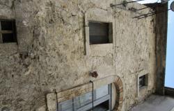 Majella stone structure with garden and 2 beds in the old part of this lively, very Italian town 9
