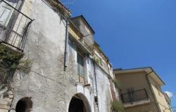 Original condition 1900s, stone town house with 3 bedrooms, sun terrace, in a fantastic, typical Italian town  16