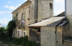 1930s country house, 2 beds, garden 2km from shops, 4km to the city of Lanciano  1