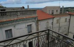 250sqm brick town house, 4 bedrooms and amazing terrace with sea view. 13