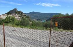 500sqm Building plot for 130sqm villa, with amazing mountain and lake views, 500 meters from the center, with garage and attic already built. 4