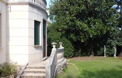 Montebelluna ( Treviso) charming villa with park. ref.52a 1