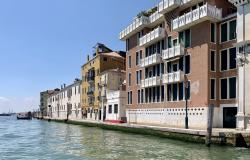 Venice - Dorsoduro elegant 2 bedroom apartment by the Giudecca canal.  ref.176c 1