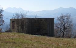 Detached barn of 140sqm to be converted into a house with 10,000sqm of land and fantastic, open, mountain views. 2