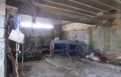 Detached barn of 140sqm to be converted into a house with 10,000sqm of land and fantastic, open, mountain views. 6