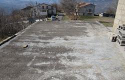 Detached barn of 140sqm to be converted into a house with 10,000sqm of land and fantastic, open, mountain views. 12