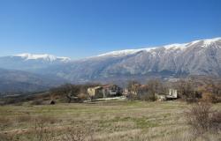 Detached barn of 140sqm to be converted into a house with 10,000sqm of land and fantastic, open, mountain views. 14