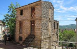 Stone structure, 4 floor, detached town house with 50sqm of garden and magnificent terrace to restructure.  0