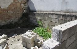 Ruin with amazing views of 120sqm with 300sqm of garden to create a town house of at least the same size. 4
