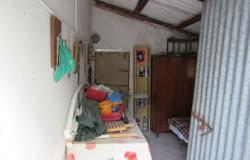Bungalow town house with garden out building and full of character 7km to the beach. 12