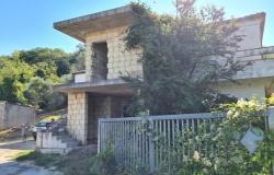 Beach condo, 3km to the coastline, partially built with garden, terrace and open views. 0