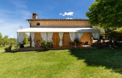 Stunning farmhouse between Siena and Florence 0