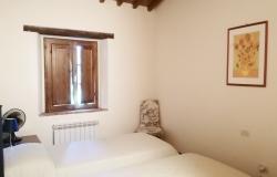 Apartment on two levels with garden and swimming pool near Castelfalfi 11