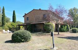 Apartment on two levels with garden and swimming pool near Castelfalfi 1