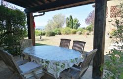 Apartment on two levels with garden and swimming pool near Castelfalfi 4