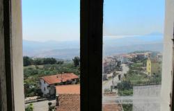 Town house with barn and garden and open , beautiful views. 11