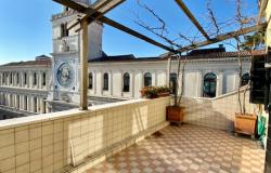 Padua city squares. Stunning top floor apartment, with large terraces and unique views. Ref.58a 1