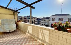 Padua city squares. Stunning top floor apartment, with large terraces and unique views. Ref.58a 2