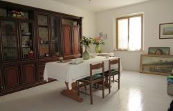 5 bedroom, habitable, town house 10 minutes to the beach easily converted to 3 apartments. 0