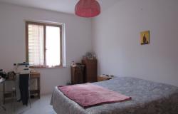 5 bedroom, habitable, town house 10 minutes to the beach easily converted to 3 apartments. 6