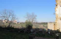 Farmhouse, detached and habitable, with 1700sqm of flat land, terrace and barn, amazing views, 15 minutes to the beach. 9
