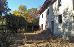 FARMHOUSE FOR SALE IN LANGHE AREA