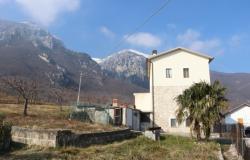 Stone cottage, on the hill top in one of Abruzzo’s National Parks, detached, 5 bedrooms and land. 0