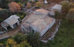 Scicli, exposed stones in contrada Calamarieri 6