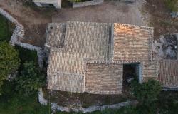 Scicli, exposed stones in contrada Calamarieri 4