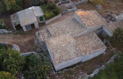 Scicli, exposed stones in contrada Calamarieri 5