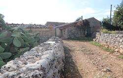 Scicli, exposed stones in contrada Calamarieri 71