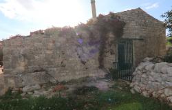 Scicli, exposed stones in contrada Calamarieri 16