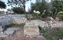 Scicli, exposed stones in contrada Calamarieri 64