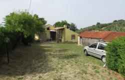 Semi-detached bungalow with 4500 sqm of olive grove and barn to convert 15 minutes to the beach. 2