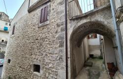 Stone structure, partially renovated town house of 120sqm with 30sqm terrace, in a lively town. 7
